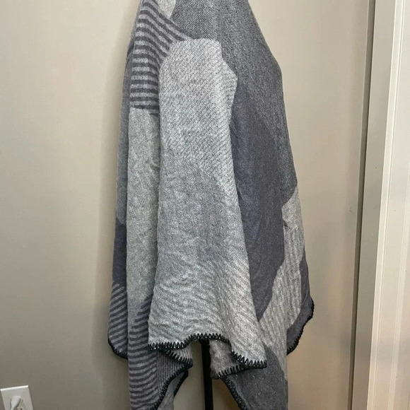 World Market Gray Neutral Toned Blanket Shawl‎ - Picture 7 of 8
